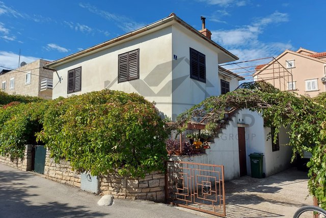 We mediate in the sale of a house in Supetar