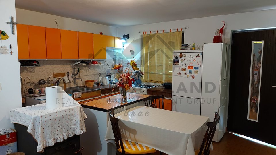 We mediate in the sale of a house in Supetar